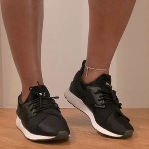 (NWT) New Puma Black Sneakers